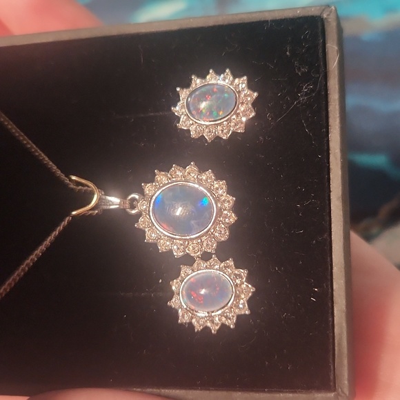 Mainly clip earings - Picture 5 of 16